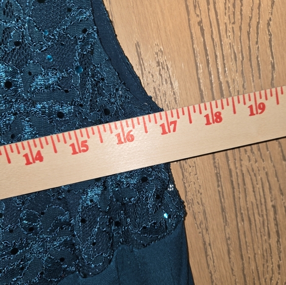 Elegant Teal Lace Dress - Picture 4 of 7